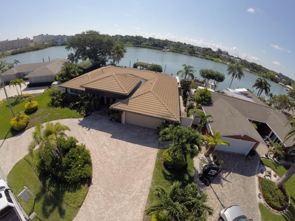 103 POINCIANA LANE LARGO, FL 33770