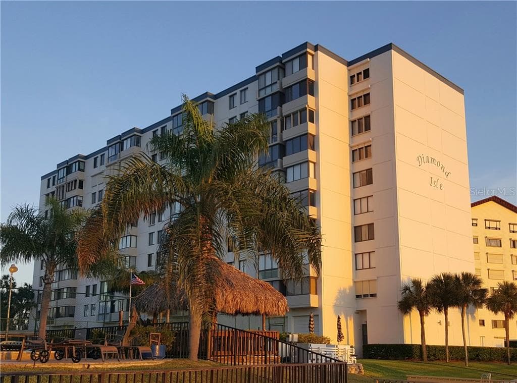 660 ISLAND WAY UNIT 1007 CLEARWATER BEACH, FL 33767