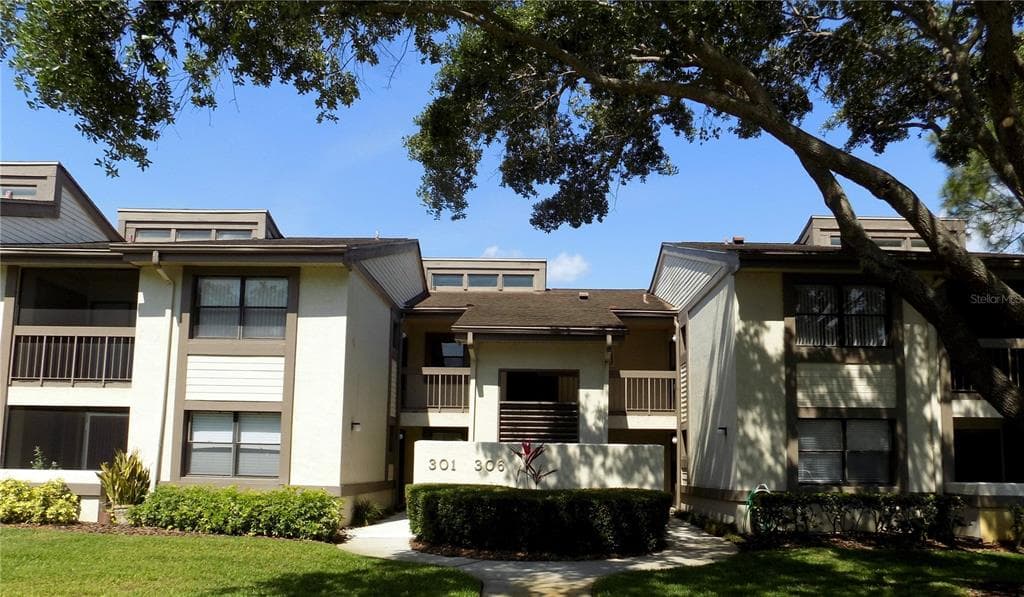 303 WOODLAKE WYNDE OLDSMAR, FL 34677