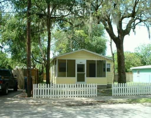 3911 E HENRY AVENUE E TAMPA, FL 33610