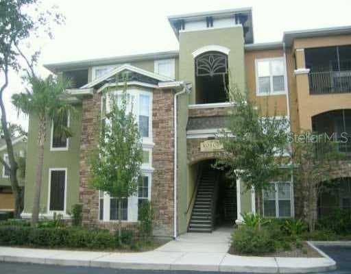 10106 COURTNEY OAKS CIRCLE UNIT 104 TAMPA, FL 33619