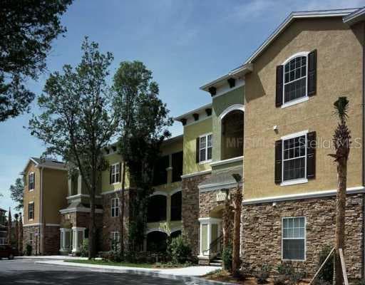 2404 COURTNEY MEADOWS COURT UNIT 301 TAMPA, FL 33619