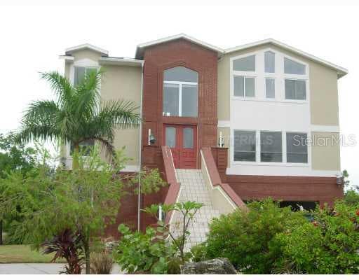 715 NE WEEDON DRIVE ST PETERSBURG, FL 33702