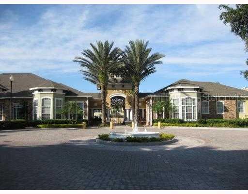 10108 COURTNEY OAKS CIRCLE UNIT 102 TAMPA, FL 33619