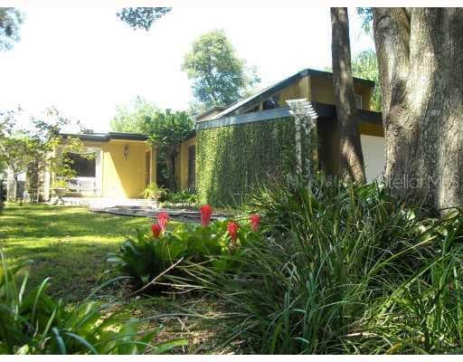 8110 N RIVER SHORE DRIVE N TAMPA, FL 33604