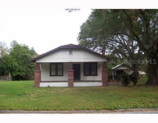 8721 N OLA AVENUE TAMPA, FL 33604