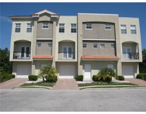 829 100TH AVENUE N UNIT 43 ST PETERSBURG, FL 33702