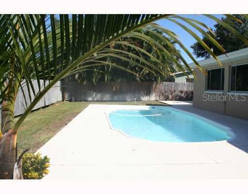1689 Pennsylvania AVENUE NE St Petersburg, FL 33703