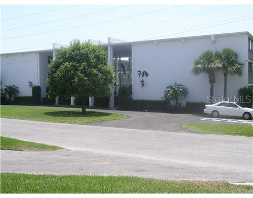 50 Harbor View LANE UNIT 28 Belleair Bluffs, FL 33770