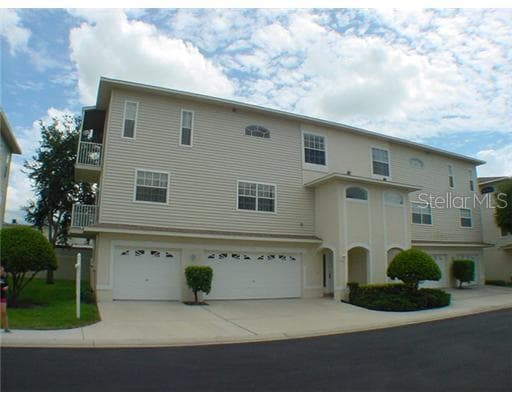 8204 EAGLES PARK DRIVE N ST PETERSBURG, FL 33709