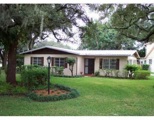 301 KENMORE ROAD brandon, FL 33511