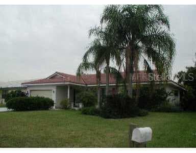 916 CHIPAWAY DRIVE APOLLO BEACH, FL 33572