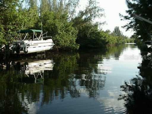 662 NE APALACHEE CIR. CIRCLE NE St.Petersburg, FL 33702
