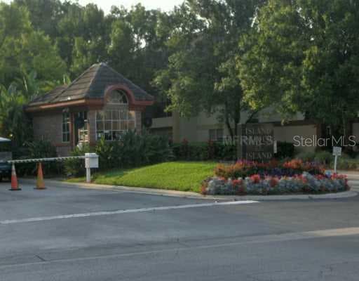 628 ARBOR LAKE LANE TAMPA, FL 33602