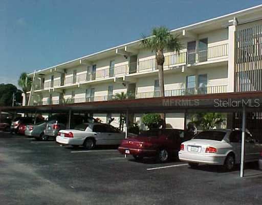 225 COUNTRY CLUB DRIVE UNIT 220 LARGO, FL 33771