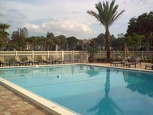 10372 Carrollwood LANE UNIT 246 Tampa, FL 33618