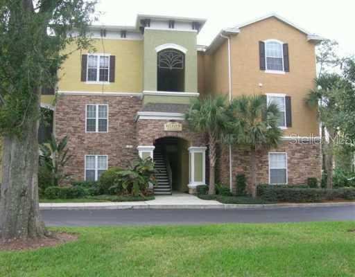 10103 COURTNEY OAKS CREEK UNIT 104 Tampa, FL 33619