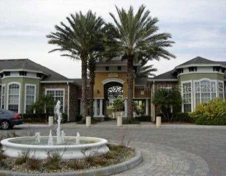 10121 COURTNEY PALMS DRIVE UNIT 203 Tampa, FL 33619