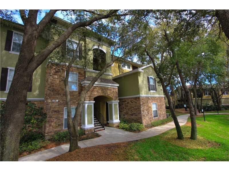 10019 COURTNEY PALMS DRIVE UNIT 104 Tampa, FL 33619