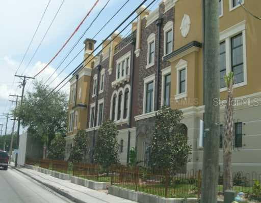 2221 SOHO BAY COURT TAMPA, FL 33606