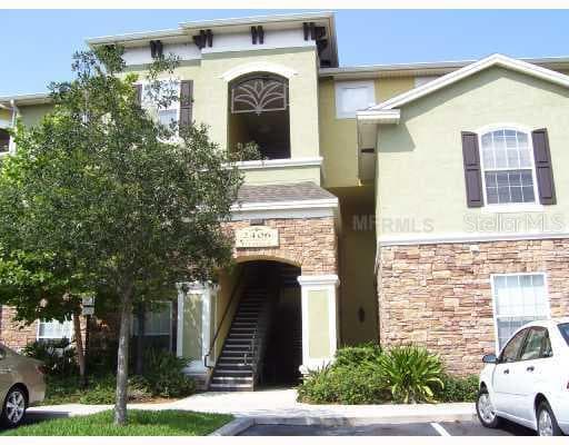 2406 COURTNEY MEADOWS COURT UNIT 102 Tampa, FL 33619