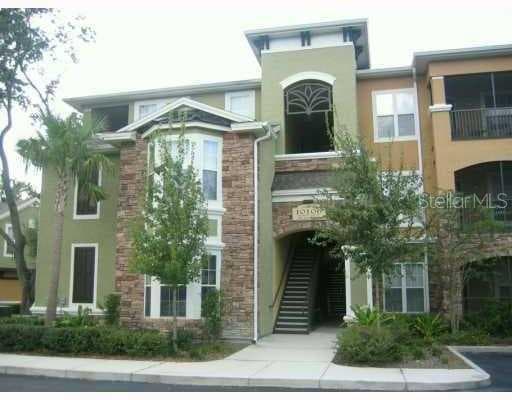 10106 COURTNEY OAKS CREEK UNIT 104 Tampa, FL 33619