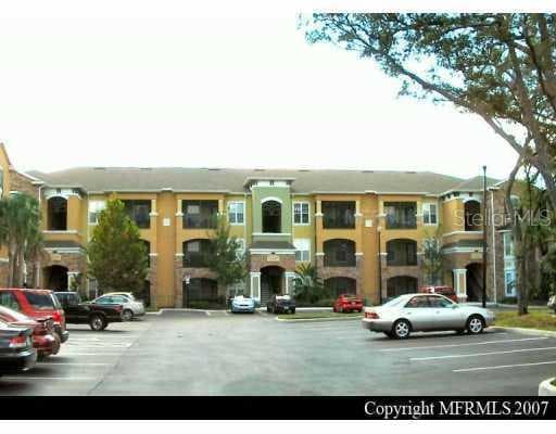 10019 COURTNEY PALMS DRIVE UNIT 103 Tampa, FL 33619
