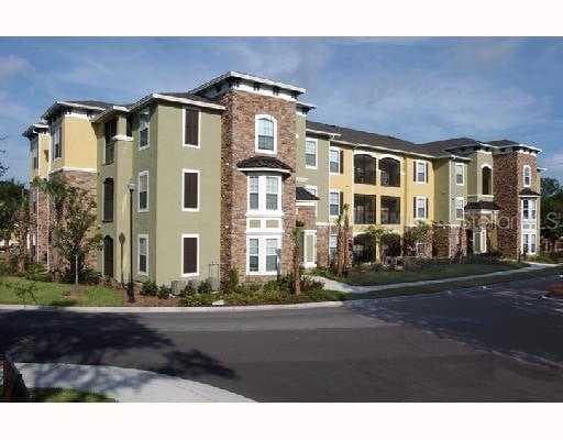 10213 COURTNEY PALMS DRIVE UNIT 104 Tampa, FL 33619
