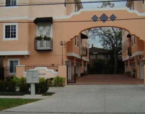 3025 W Grovewood COURT UNIT 5B Tampa, FL 33629