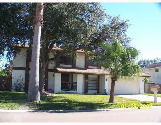 11342 HOLLYGLEN DRIVE Tampa, FL 33624