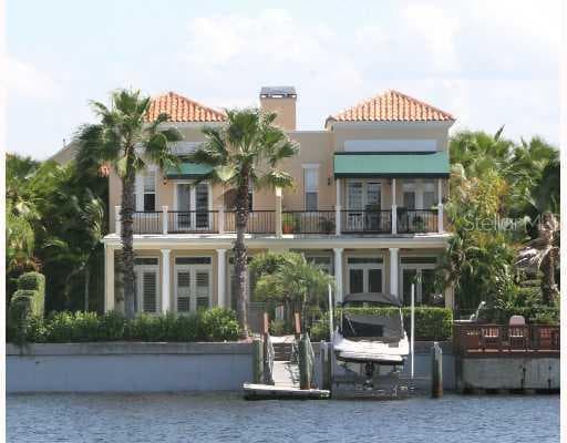1137 ABBEYS WAY Tampa, FL 33602