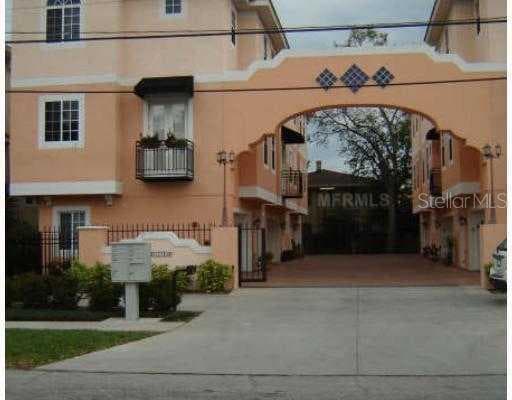 3025 W GROVEWOOD COURT UNIT C TAMPA, FL 33629