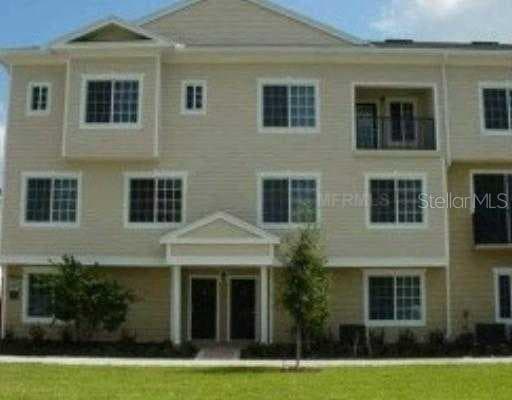9747 MEADOW FIELD CIRCLE Tampa, FL 33626