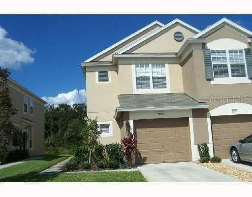 26541 CASTLEVIEW WAY WESLEY CHAPEL, FL 33543