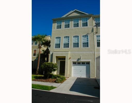 2921 POINTEVIEW DRIVE TAMPA, FL 33611