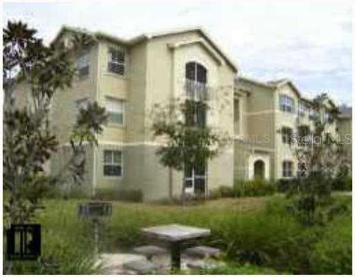 5144 MANCHESTER COURT UNIT 106 Palm Harbor, FL 34685