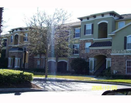 10019 COURTNEY PALMS DRIVE UNIT 201 Tampa, FL 33619