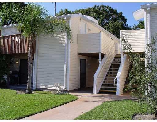 140 HUNTER LAKE DRIVE UNIT E OLDSMAR, FL 34677