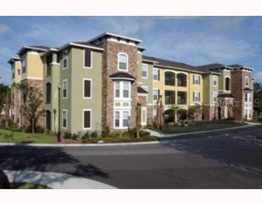10106 COURTNEY OAKS CIRCLE UNIT 104 TAMPA, FL 33619