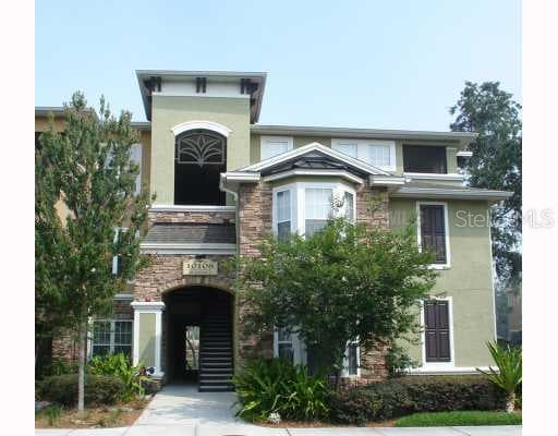 10106 COURTNEY OAKS CIRCLE UNIT 303 TAMPA, FL 33619