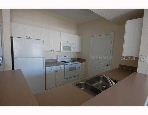 9301 CRESCENT LOOP CIRCLE UNIT 207 TAMPA, FL 33619