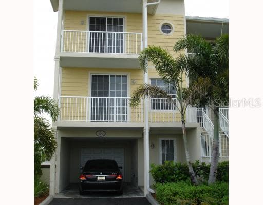 579 BAHIA BEACH BOULEVARD RUSKIN, FL 33570