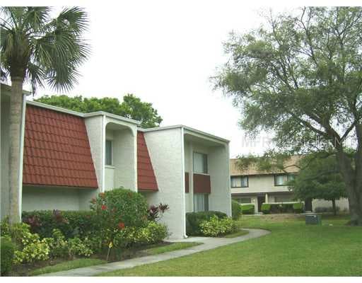 1827 PINE CONE CIRCLE UNIT 33 CLEARWATER, FL 33760