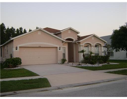 1920 RENSSELAER DRIVE WESLEY CHAPEL, FL 33543