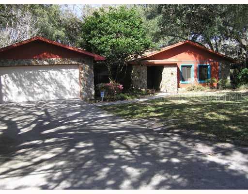 218 HIDDEN LAKE DRIVE BRANDON, FL 33511