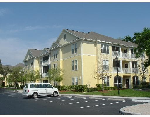 1203 HIGH HAMMOCK DRIVE UNIT 303 TAMPA, FL 33619