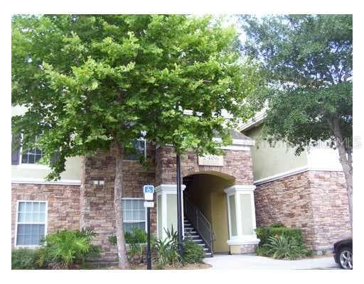 2406 COURTNEY MEADOWS COURT UNIT 304 TAMPA, FL 33619