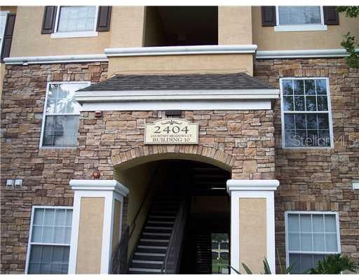 2404 COURTNEY MEADOWS COURT UNIT 303 TAMPA, FL 33619