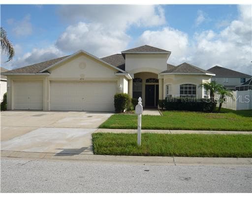 4216 TRUMPWORTH COURT VALRICO, FL 33596
