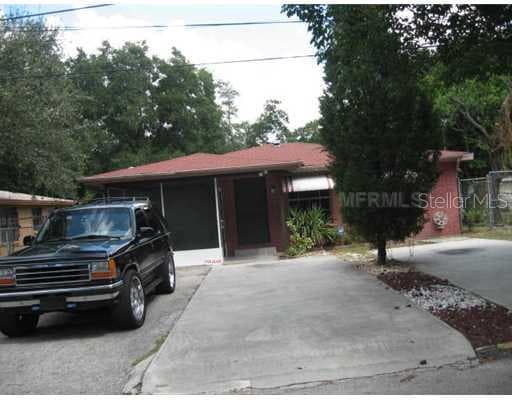 8605 N HUNTLEY AVENUE TAMPA, FL 33604